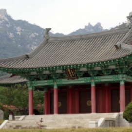 Puerta Principal del Templo Ryongthong